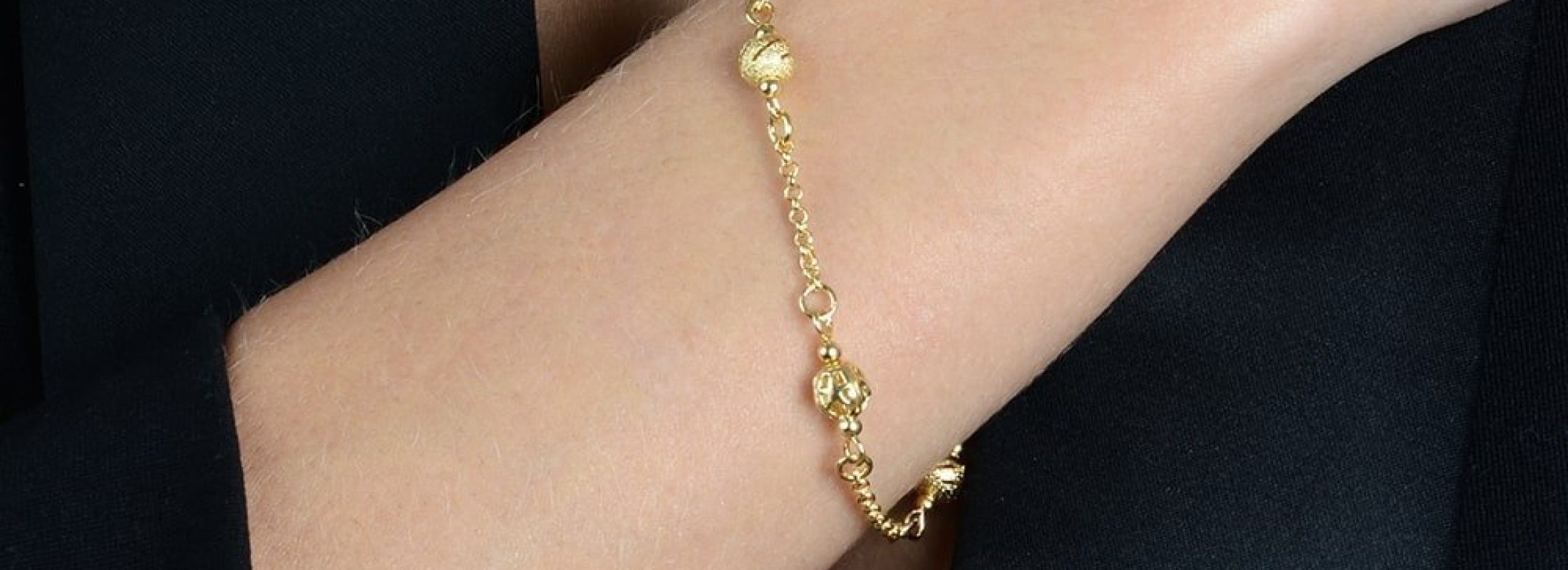 pulseira-dourada-elo-portugues-com-esferas